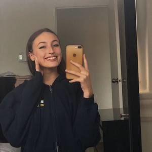 Meet your Posher, Juliette